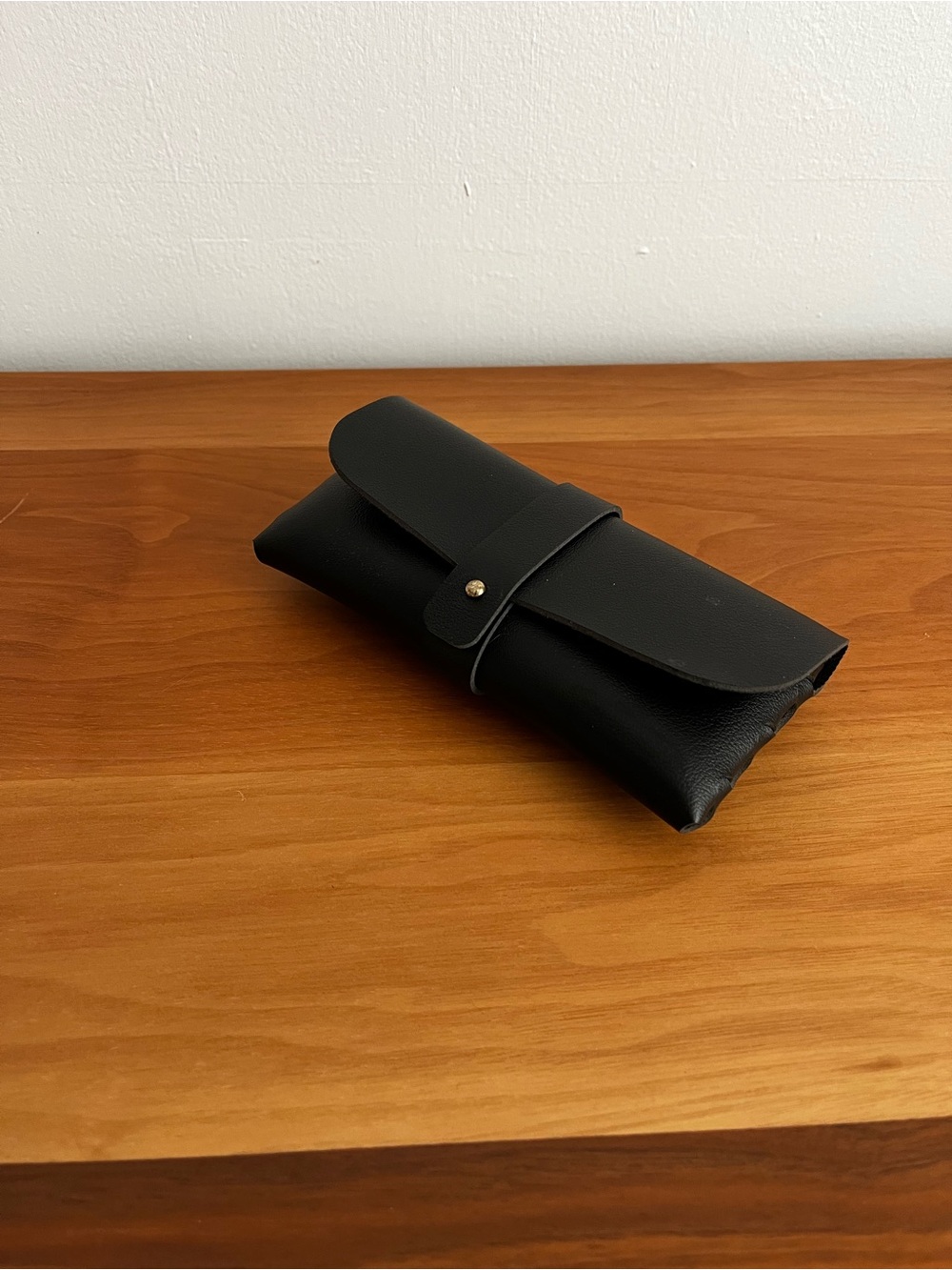 Sleek Black Rectangular Sunglasses - Picture 4 of 6